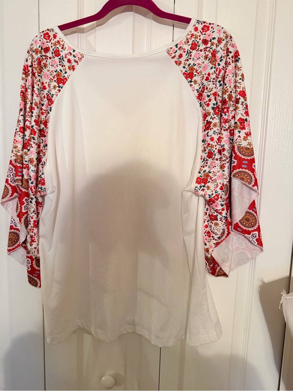 Patriotic Heart Graphic Raglan Top - White with Red Floral Sleeves - Picture 3 of 3
